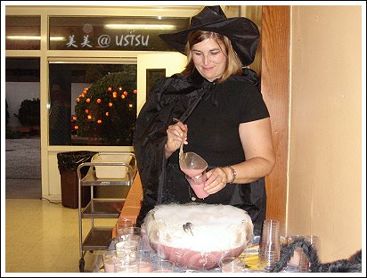 halloweenParty_witch.jpg