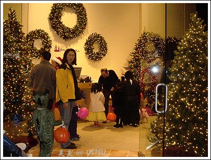 stanfordShoppingCenter_tree.jpg