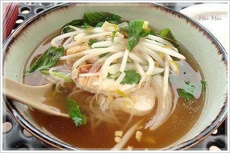 littleCafe_chickenPho.JPG