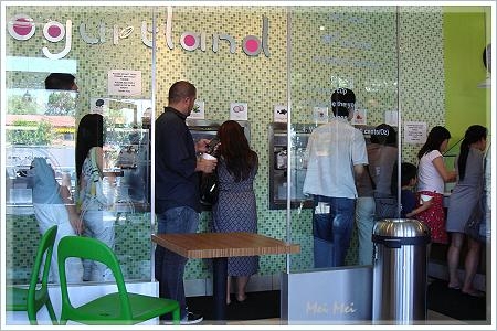 yogurtland_selfServe.JPG