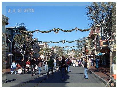 disneyland_mainStreet.jpg