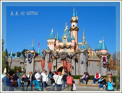 disneyland_fantasyland.jpg