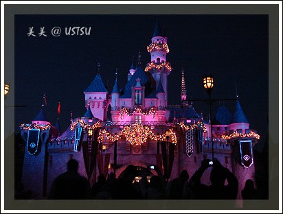 disneyland_fantasyland2.jpg