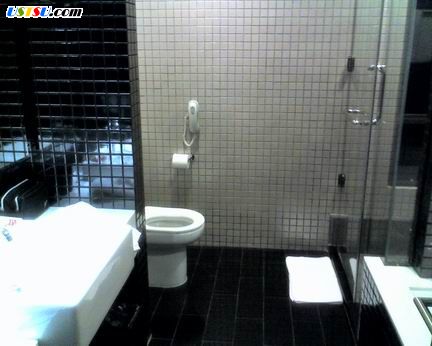 G_Restroom1.jpg