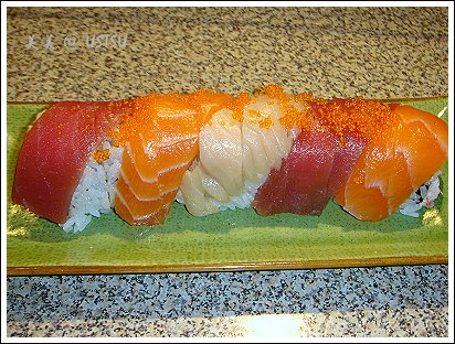 sushiTomo_rainbowRoll 2.jpg