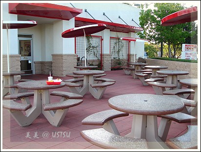 InNOut_patio.jpg