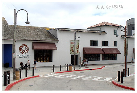 montereyAquarium_front.JPG