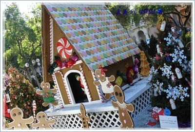 xmasPark_gingerHouse.JPG