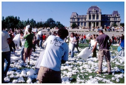 pillowFight_ground.jpg