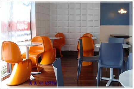 gelayoGusto_chairs.JPG