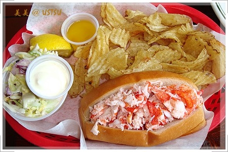 oldPortLobster_lobsterRoll.JPG