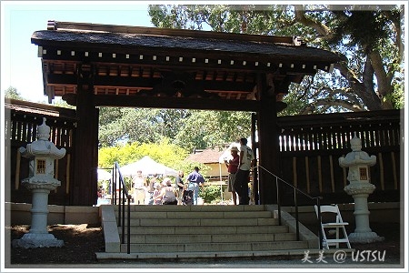 hakoneGardens_gate.JPG