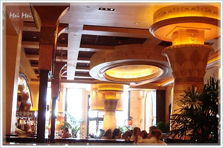 cheesecakeFactory_inside.JPG