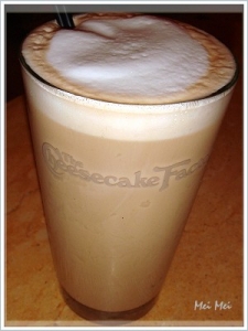 cheesecakeFactory_latte.JPG